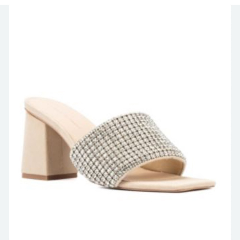 NIB Fashion to figure women’s Elegant Silver & nude Block Heel Mules Sz 9W